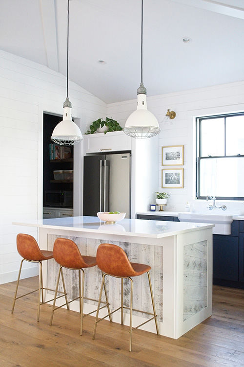 Farmhouse Design Inspiration kitchen design and decor. This farmhouse was designed by Michelle Wood from My Sanctuary Style. Flooring is Alta Vista hardwood.