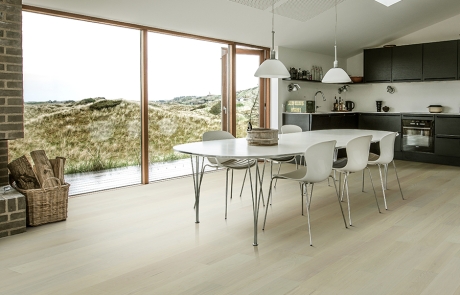 Serenity Cozy Oak Room